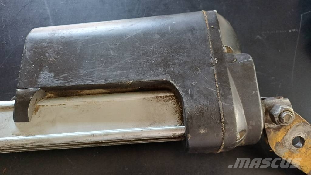 Siłownik elektryczny maski silnika Eco Log 560-580 Motoren
