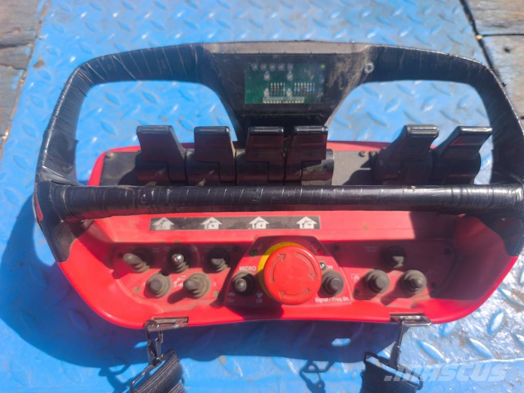 DAF PK44002 Camiones de caja de lona