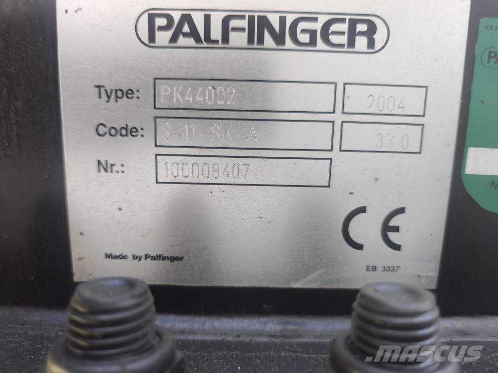 DAF PK44002 Camiones de caja de lona