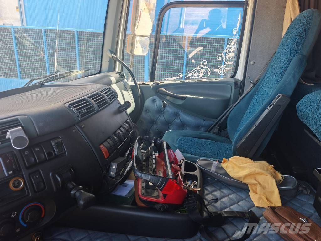 DAF PK44002 Camiones de caja de lona