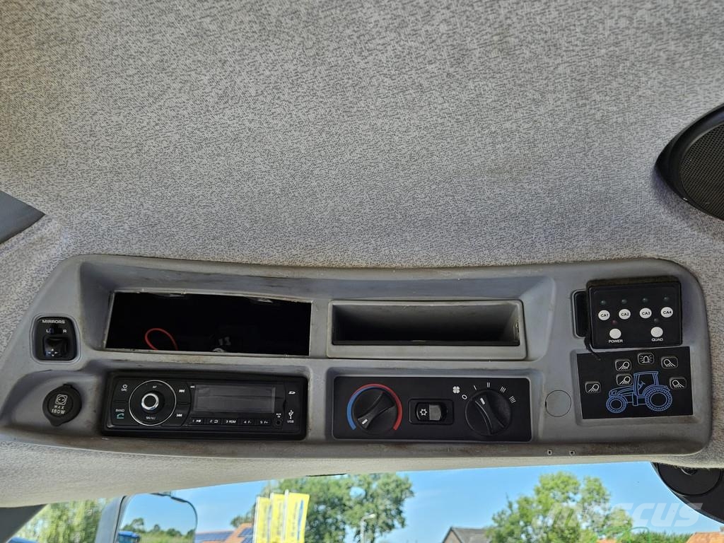 New Holland T7.210 Power command Trekkers