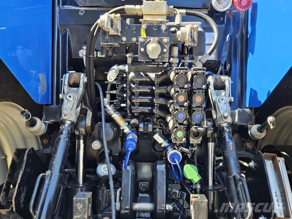 New Holland T7.210 Power command Trekkers