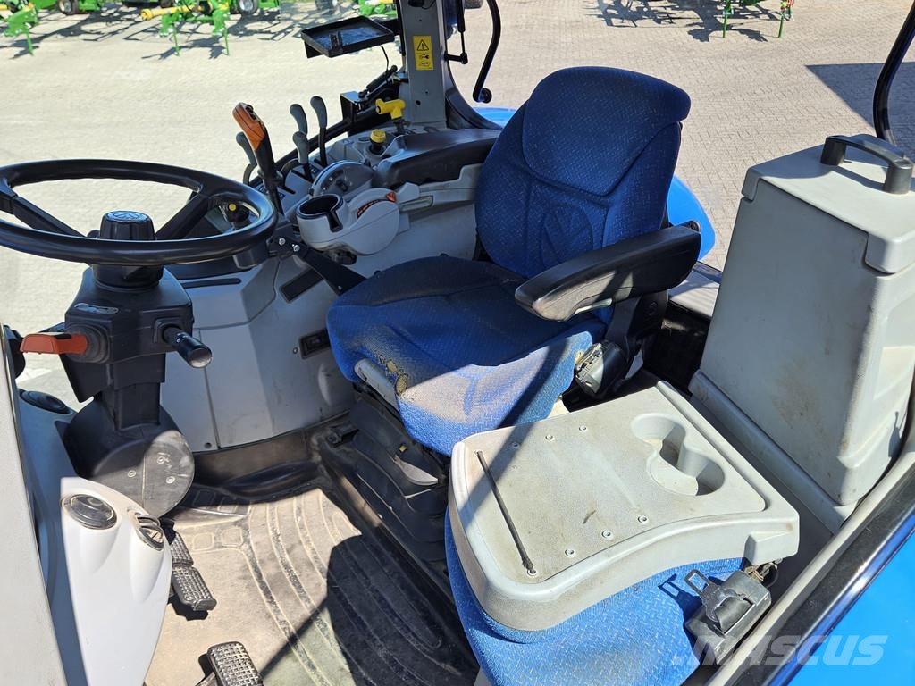 New Holland T7.210 Power command Trekkers
