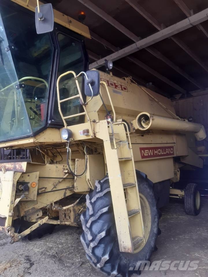 New Holland 8030, 13fot, 3475tim Moissonneuse batteuse