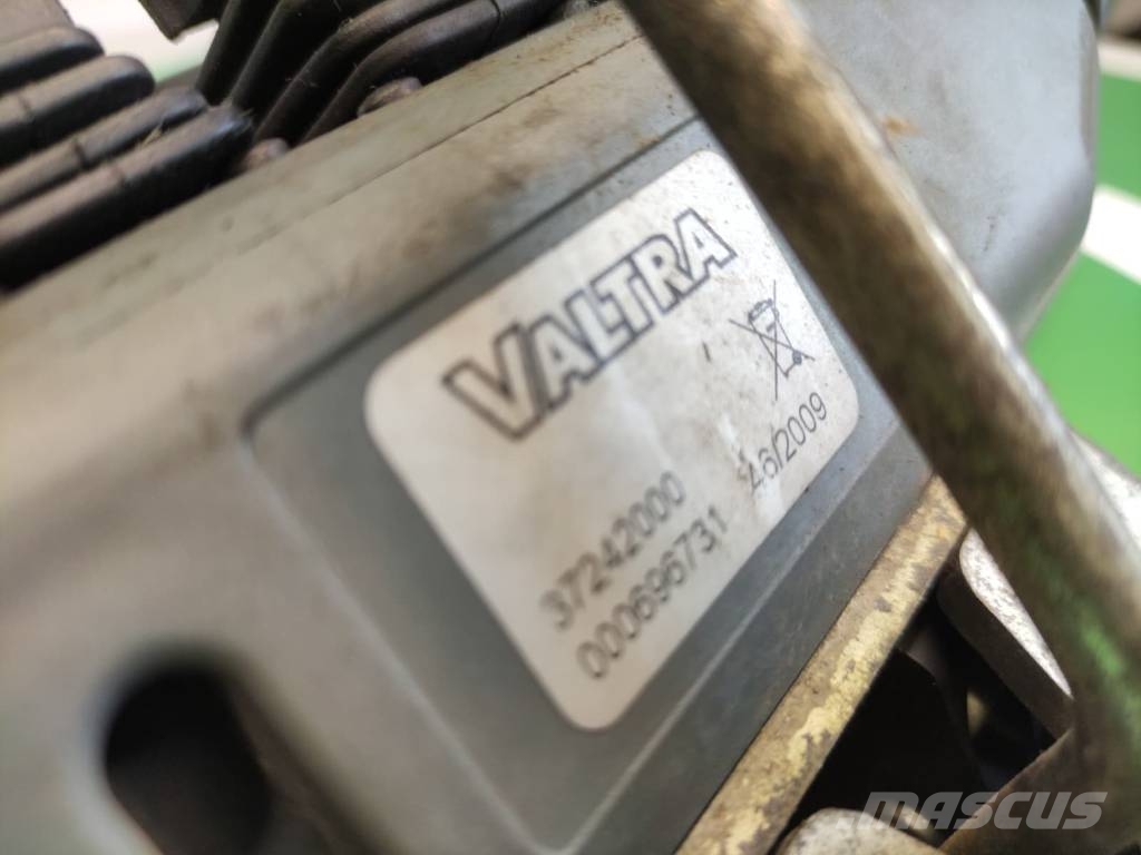 Valtra S292 Armrest Panel Display V36382300 37242000 Podvozje in vzmetenje