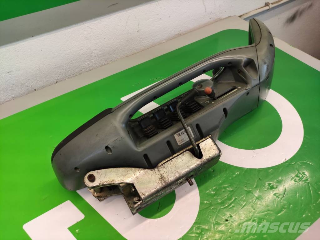 Valtra S292 Armrest Panel Display V36382300 37242000 Podvozje in vzmetenje