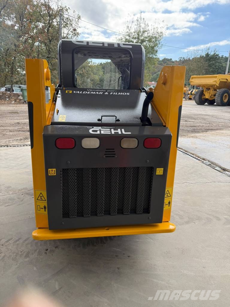 Gehl, Bobcat, Mustang, Caterpillar SL4240SX لوادر انزلاقية التوجيه