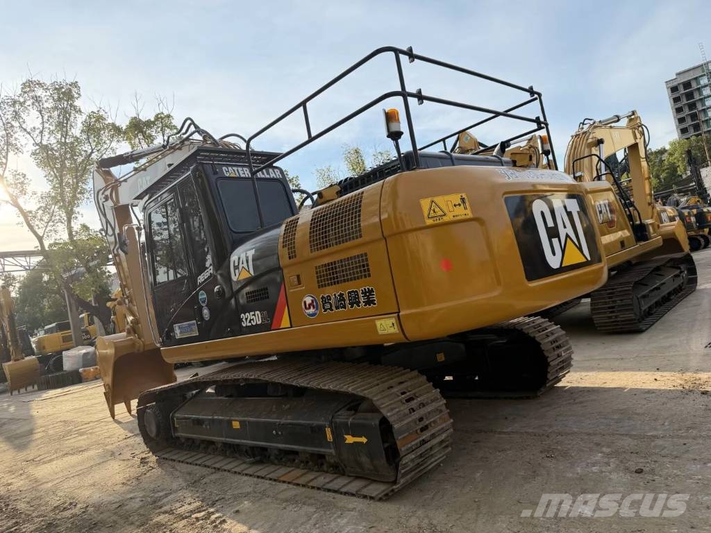 CAT 325D2L Source factory Kāpurķēžu ekskavatori