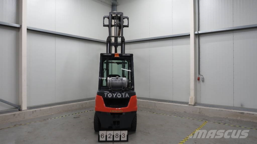 Toyota 02-8FGF25 Plinski viljuškari