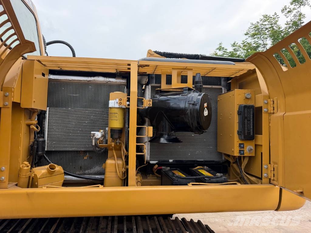 CAT 325 Crawler excavators