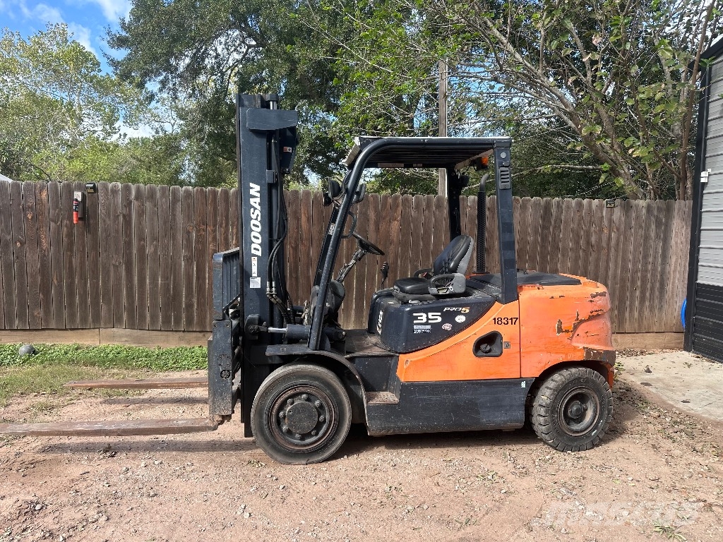 Doosan D 35 S-5 Dizelski viličari