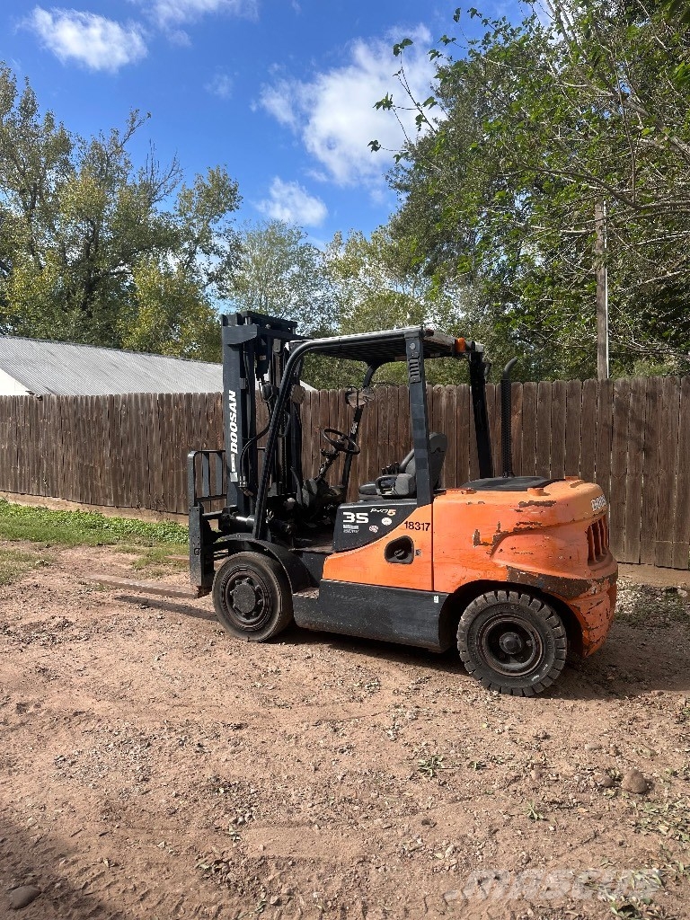 Doosan D 35 S-5 Dizelski viličari