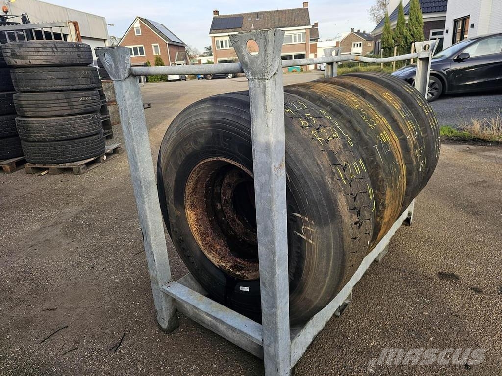 Bridgestone TRAILER BAND |425/65 R 22.5 | 12-12-6-3 MM PROFIEL Ostale kargo komponente