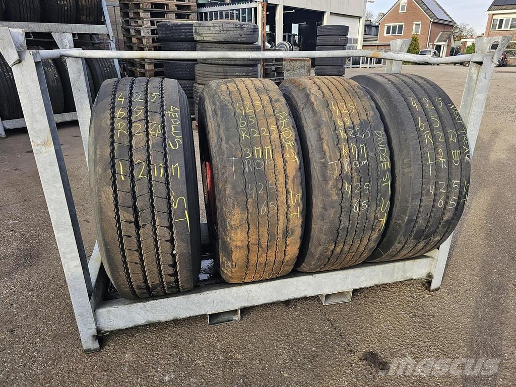 Bridgestone TRAILER BAND |425/65 R 22.5 | 12-12-6-3 MM PROFIEL Ostale kargo komponente