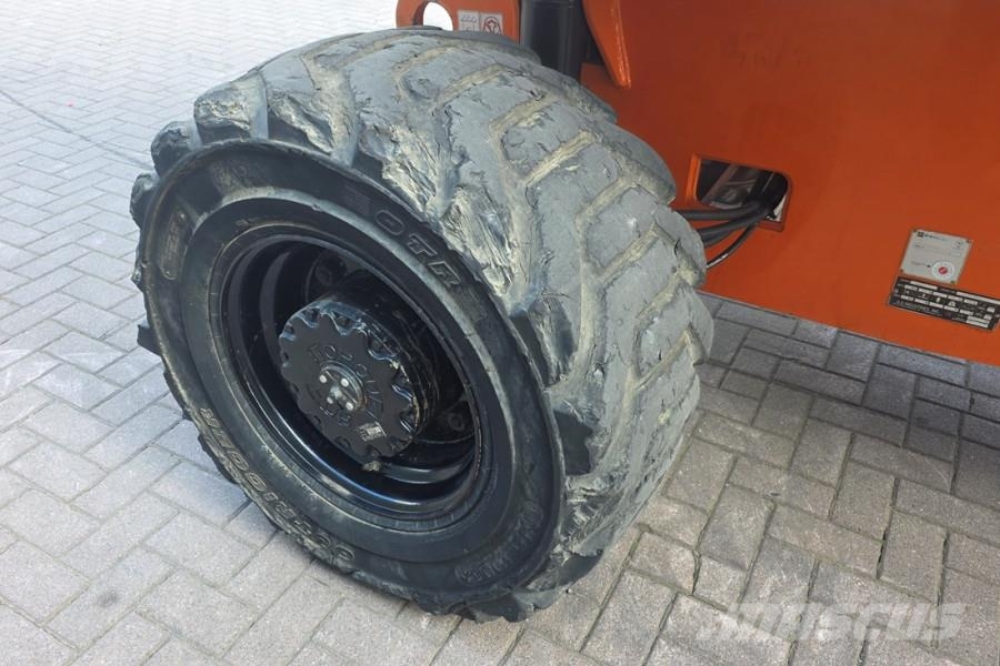 JLG 860SJ Diesel, 4x4 Drive, 28.2m Working Height, 22. لوادر انزلاقية التوجيه