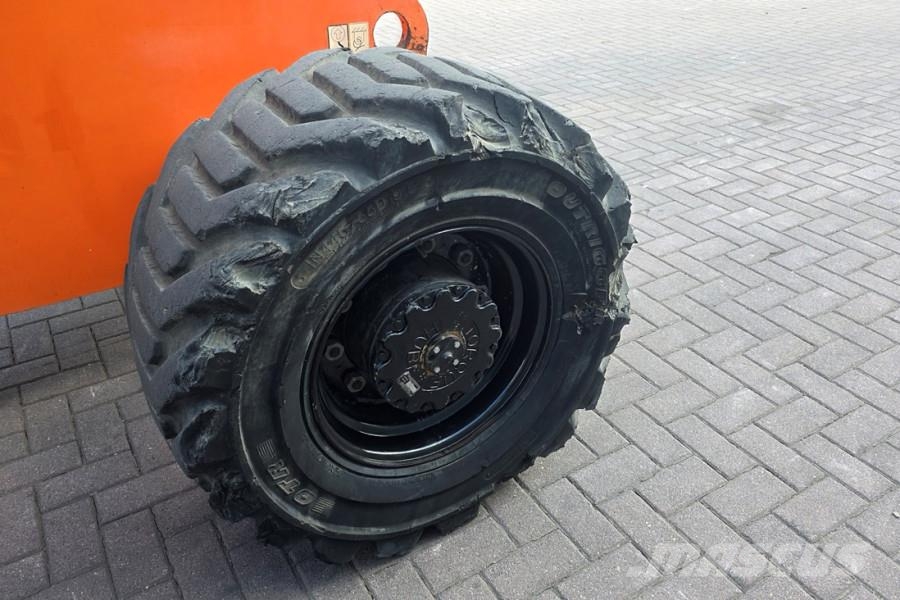 JLG 860SJ Diesel, 4x4 Drive, 28.2m Working Height, 22. لوادر انزلاقية التوجيه