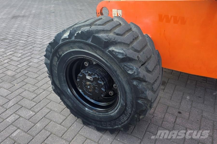 JLG 860SJ Diesel, 4x4 Drive, 28.2m Working Height, 22. لوادر انزلاقية التوجيه