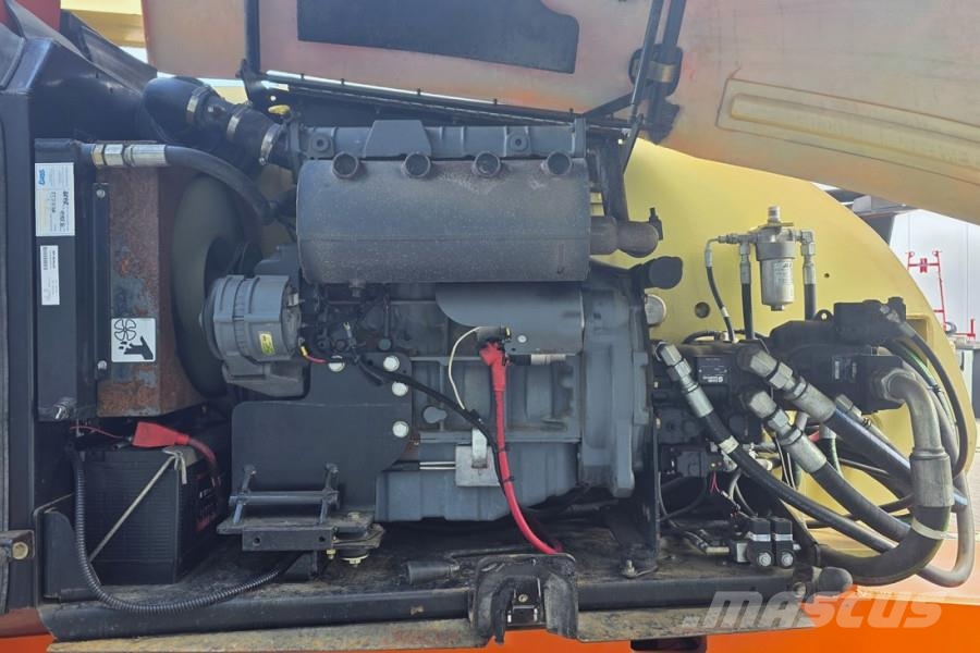 JLG 860SJ Diesel, 4x4 Drive, 28.2m Working Height, 22. لوادر انزلاقية التوجيه