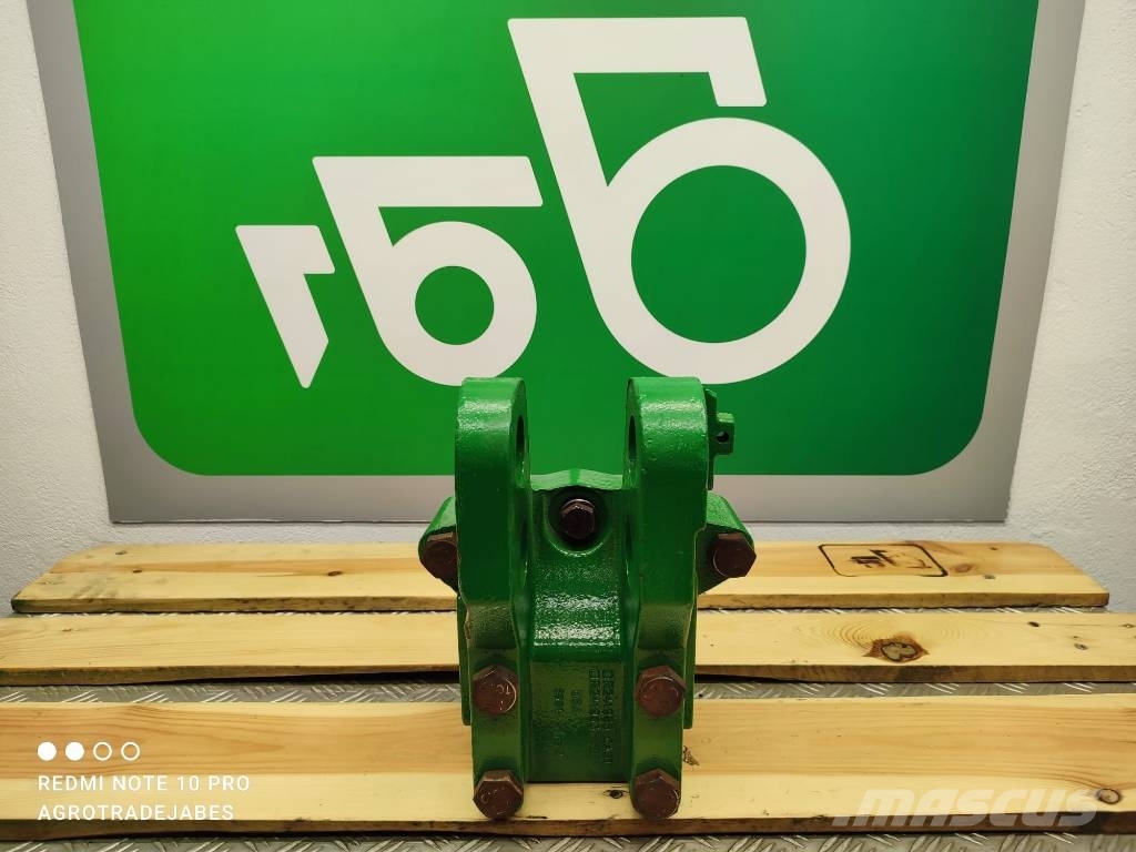 John Deere Center link bracket R241963 John Deere 8235R Alváz és felfüggesztés