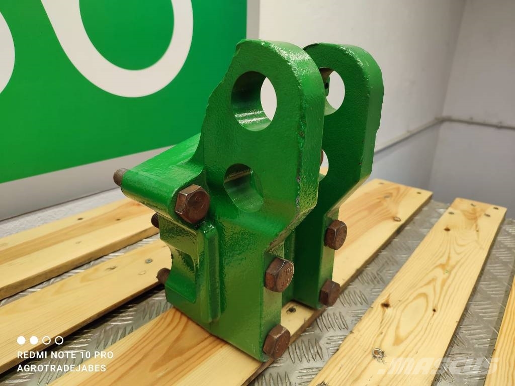 John Deere Center link bracket R241963 John Deere 8235R Alváz és felfüggesztés