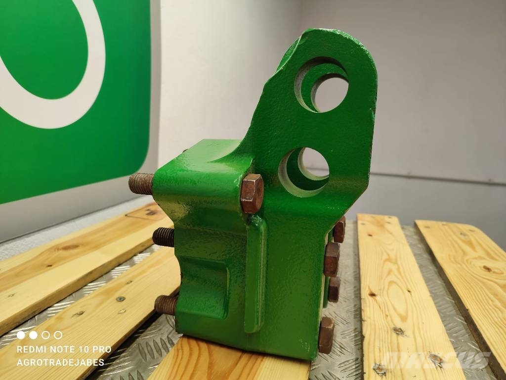 John Deere Center link bracket R241963 John Deere 8235R Alváz és felfüggesztés