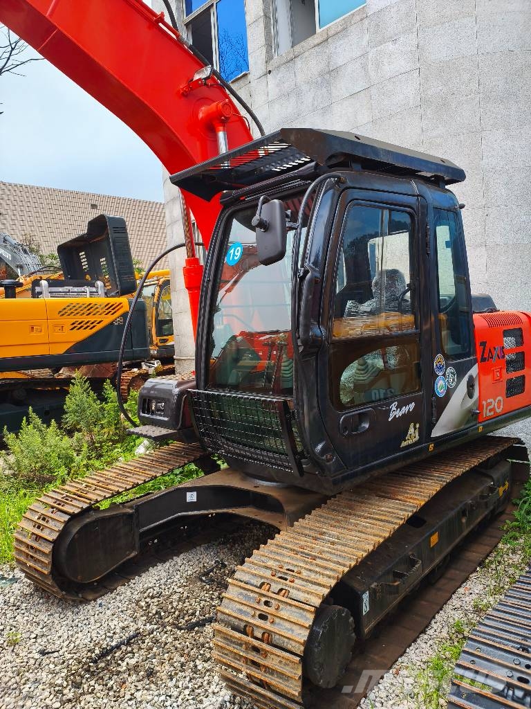 Hitachi ZX 120 履带挖掘机