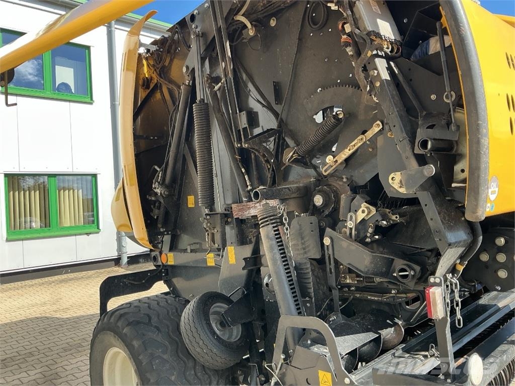 New Holland Roll Belt 180 Cropcutter Ronde-balenpersen