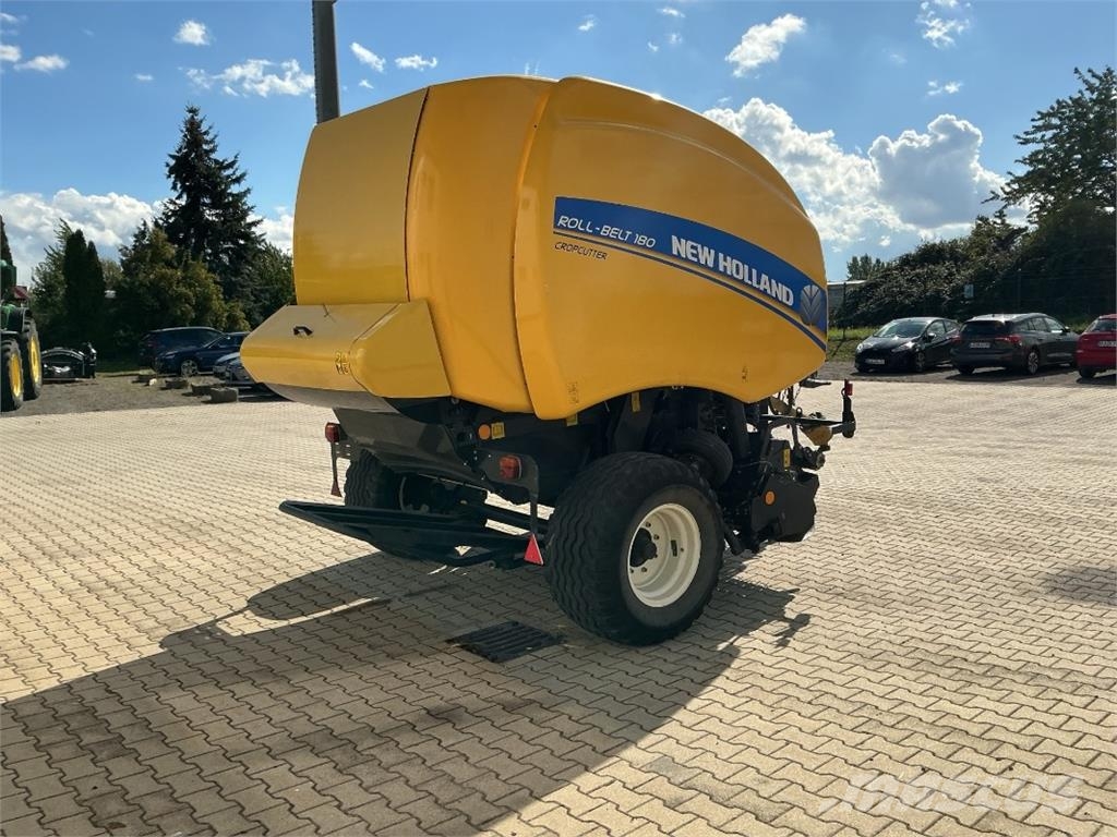 New Holland Roll Belt 180 Cropcutter Ronde-balenpersen