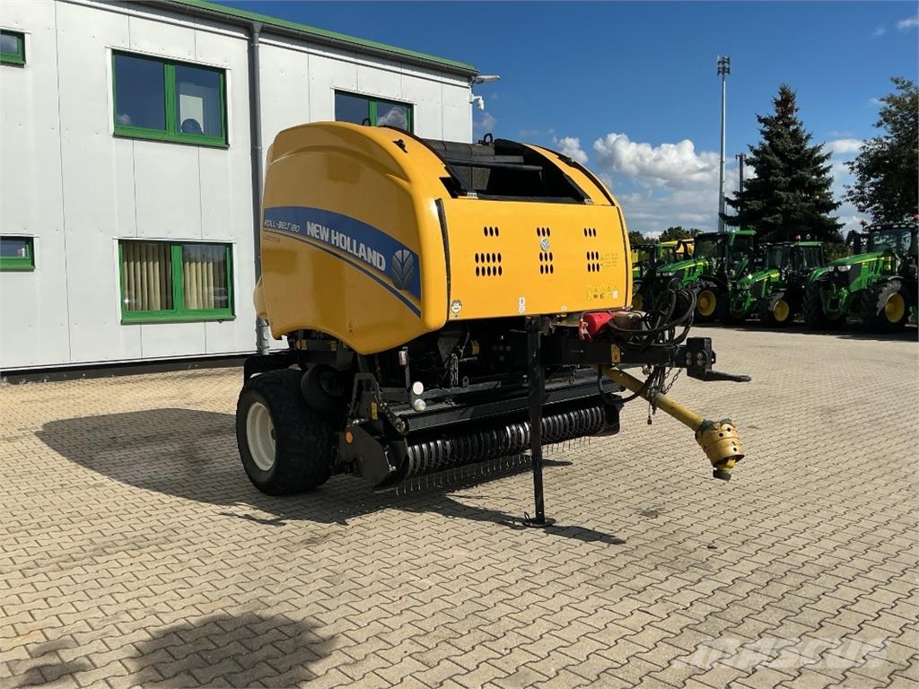 New Holland Roll Belt 180 Cropcutter Ronde-balenpersen