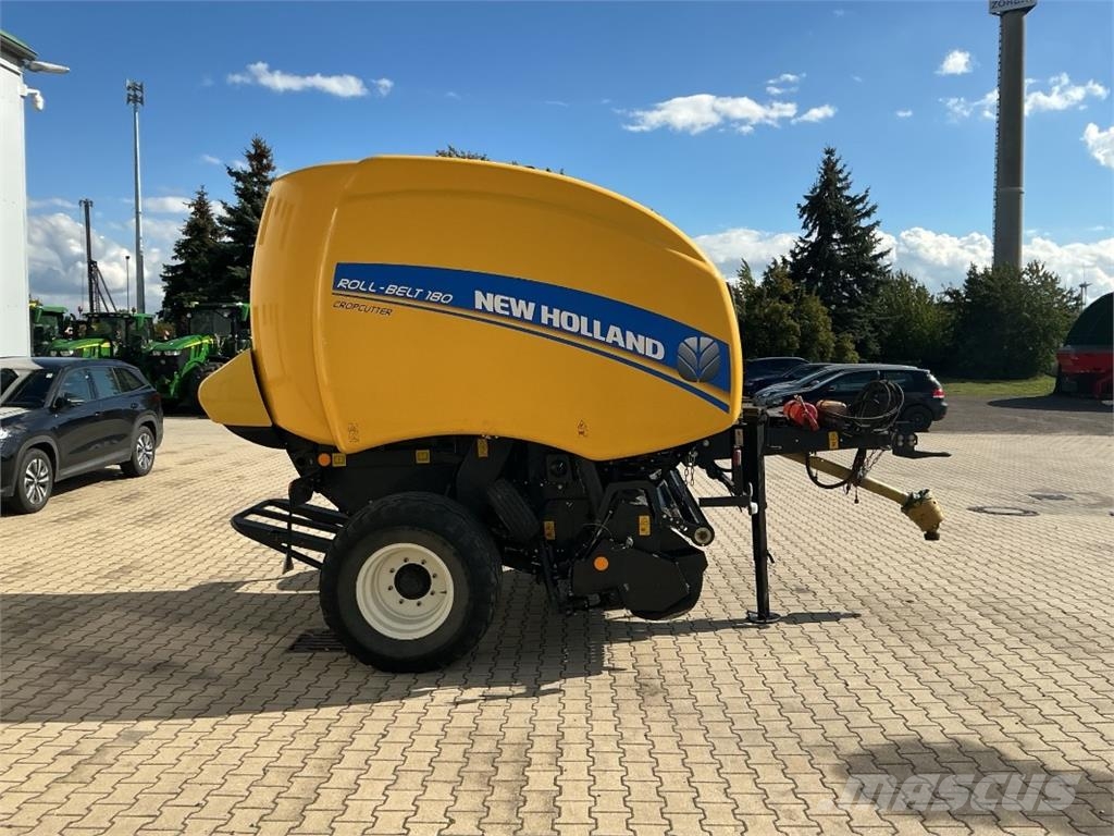 New Holland Roll Belt 180 Cropcutter Ronde-balenpersen