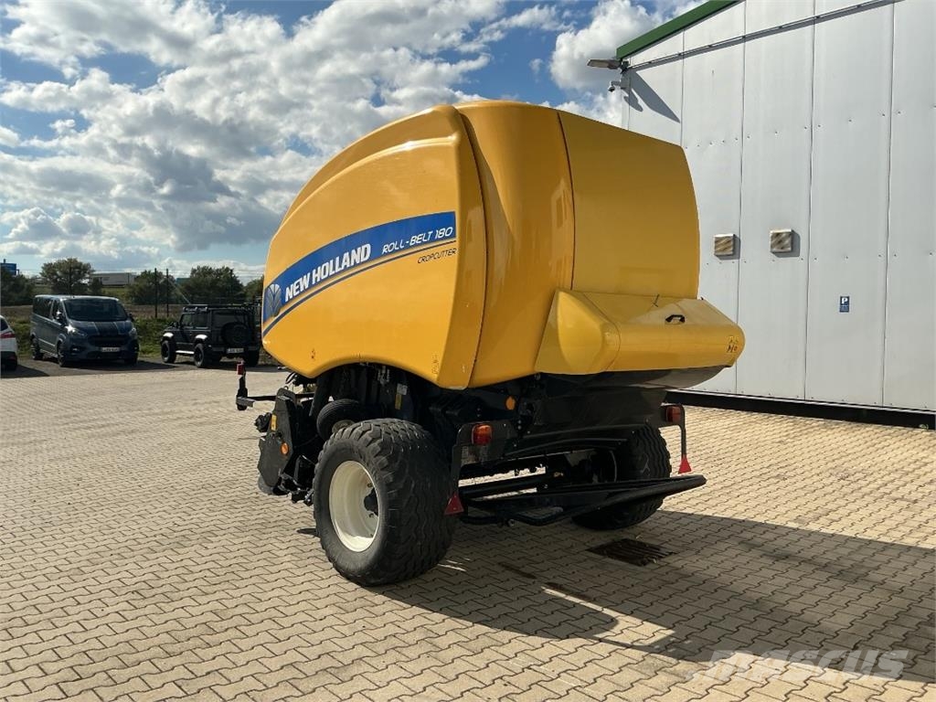 New Holland Roll Belt 180 Cropcutter Ronde-balenpersen