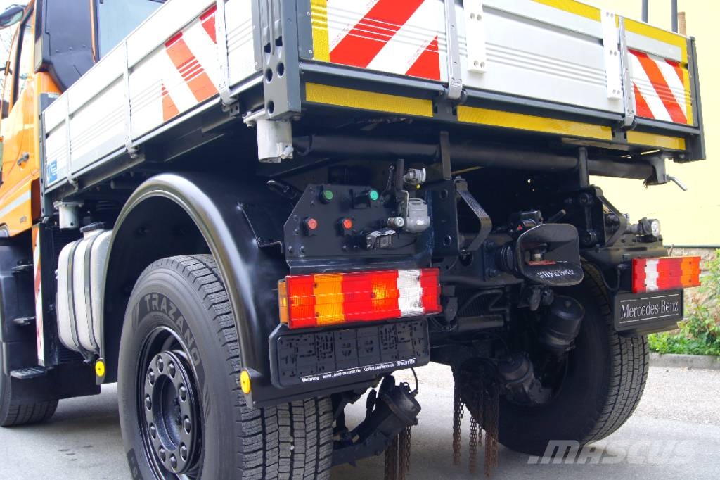 Unimog UNIMOG U400 /TÜV/Hydrostat/VarioPilot/4m³ Streuer Nosiče nářadí