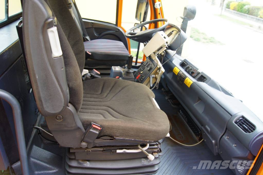 Unimog UNIMOG U400 /TÜV/Hydrostat/VarioPilot/4m³ Streuer Nosiče nářadí