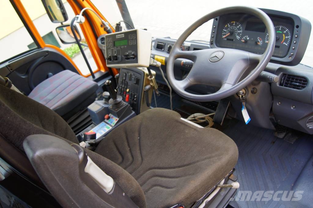 Unimog UNIMOG U400 /TÜV/Hydrostat/VarioPilot/4m³ Streuer Nosiče nářadí