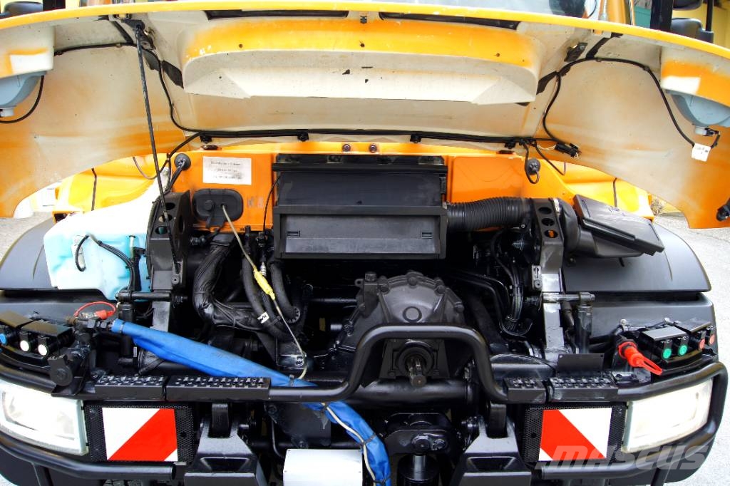 Unimog UNIMOG U400 /TÜV/Hydrostat/VarioPilot/4m³ Streuer Nosiče nářadí