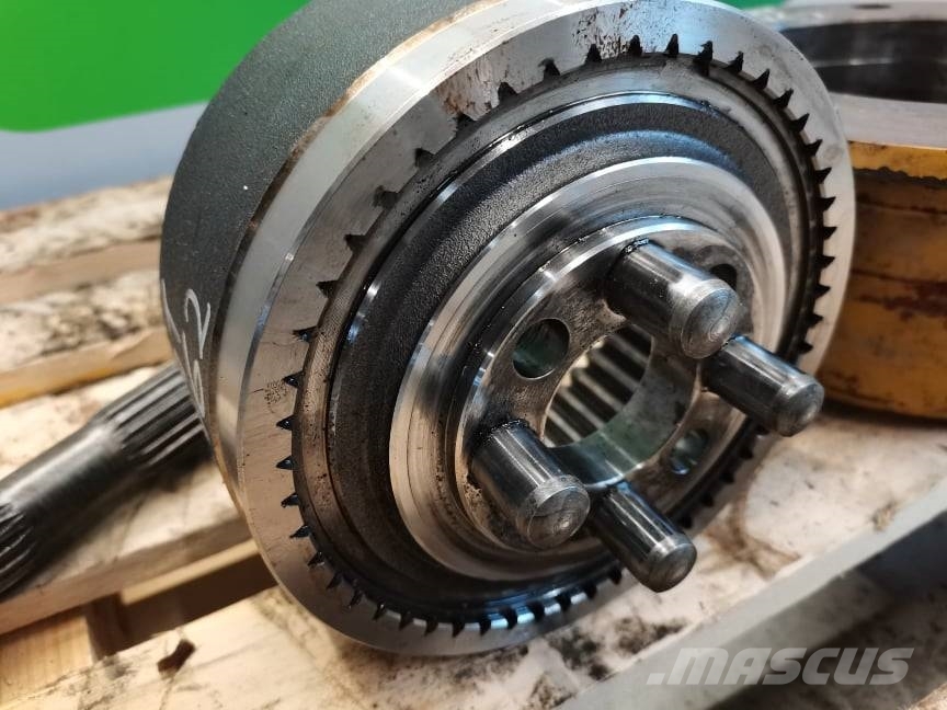 CAT TH 82 portal axle Clark-Hurth} Axles