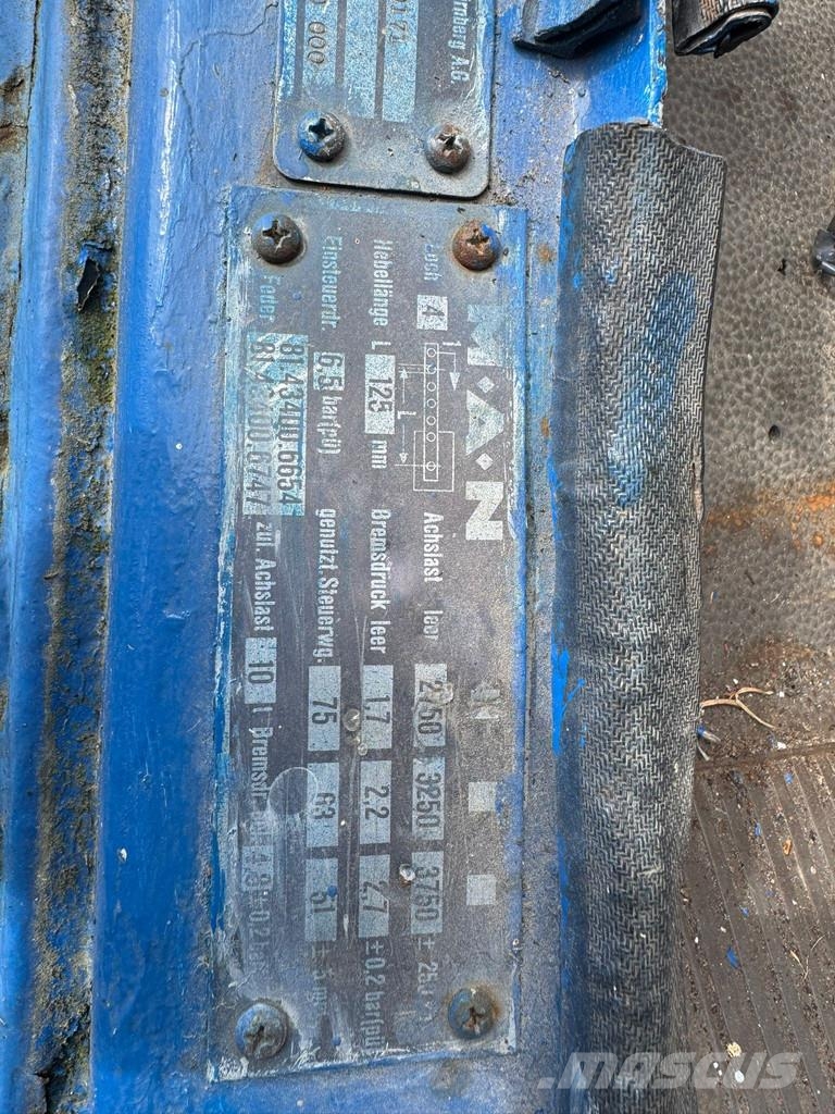MAN F8 **19.280-4x4-GERMAN TRUCK** شاحنات مسطحة/مفصلية الجوانب