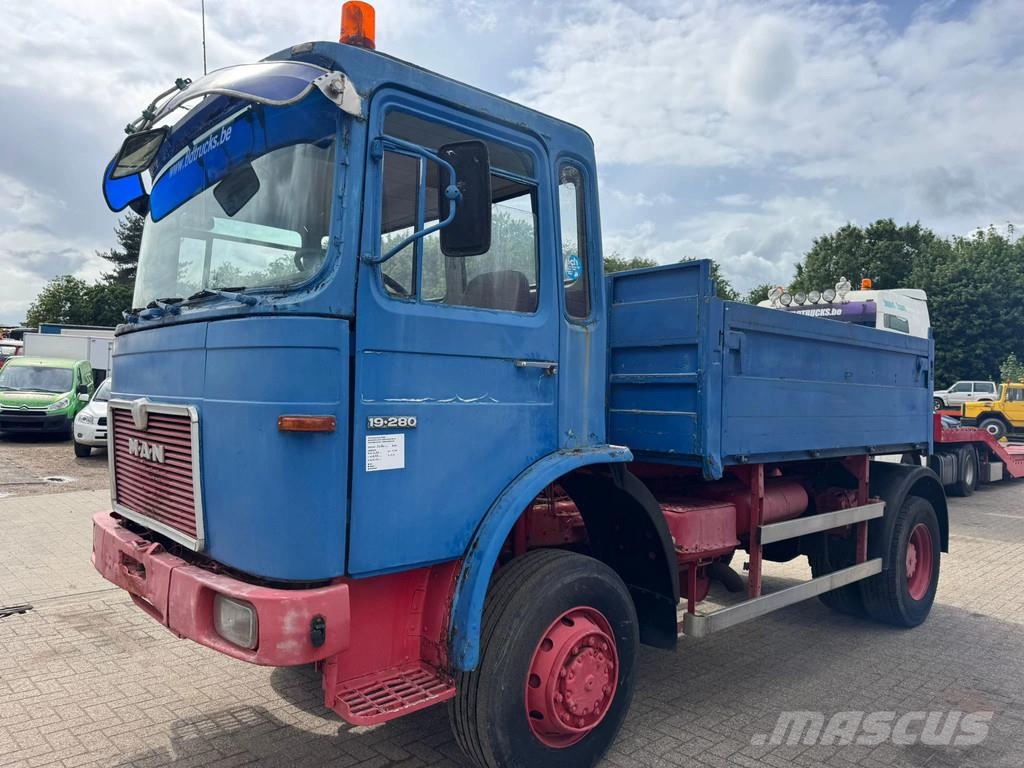 MAN F8 **19.280-4x4-GERMAN TRUCK** شاحنات مسطحة/مفصلية الجوانب