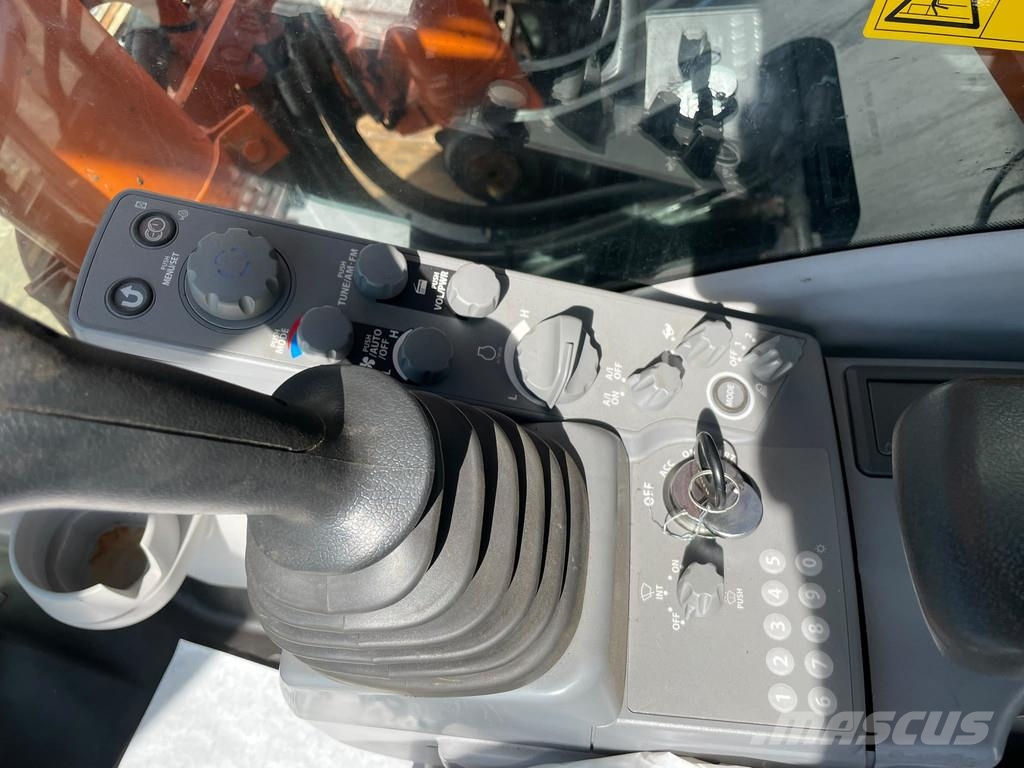 Hitachi ZX300LCN-6 Bageri guseničari