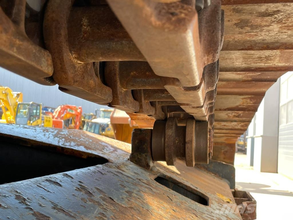 Hitachi ZX300LCN-6 Bageri guseničari