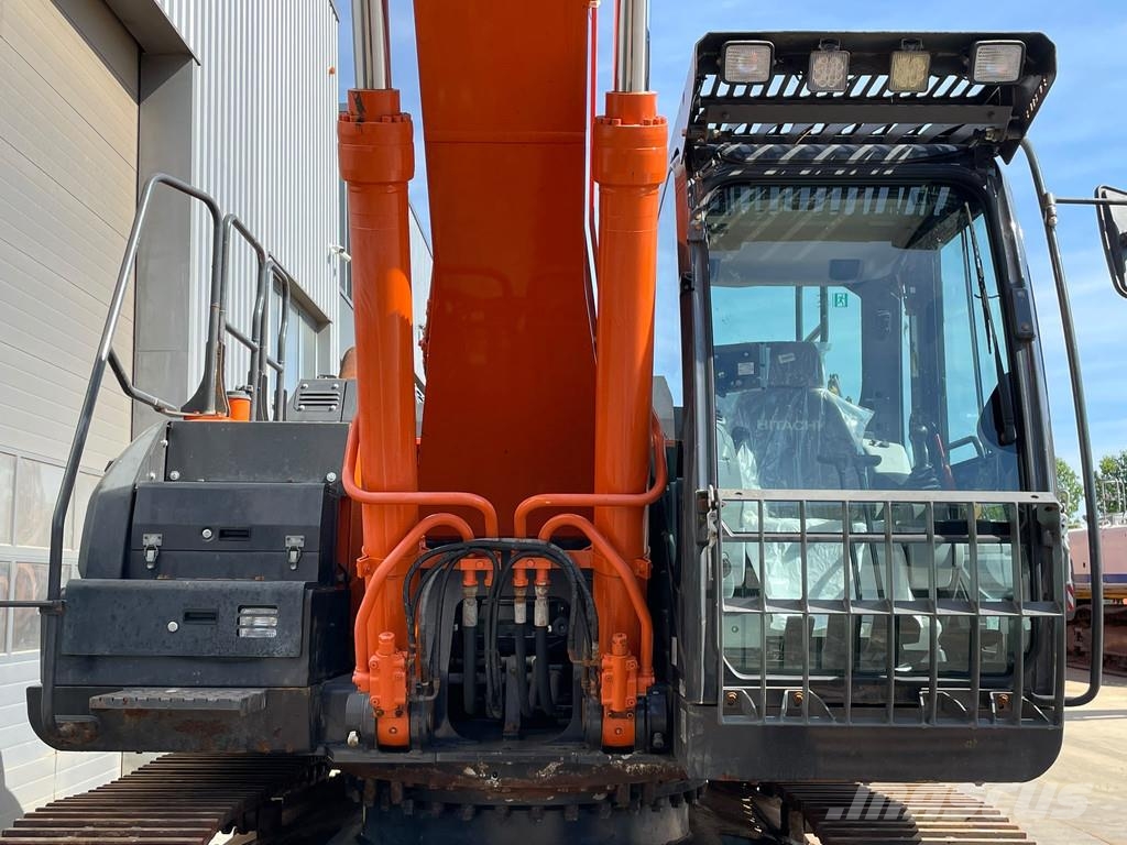 Hitachi ZX300LCN-6 Bageri guseničari