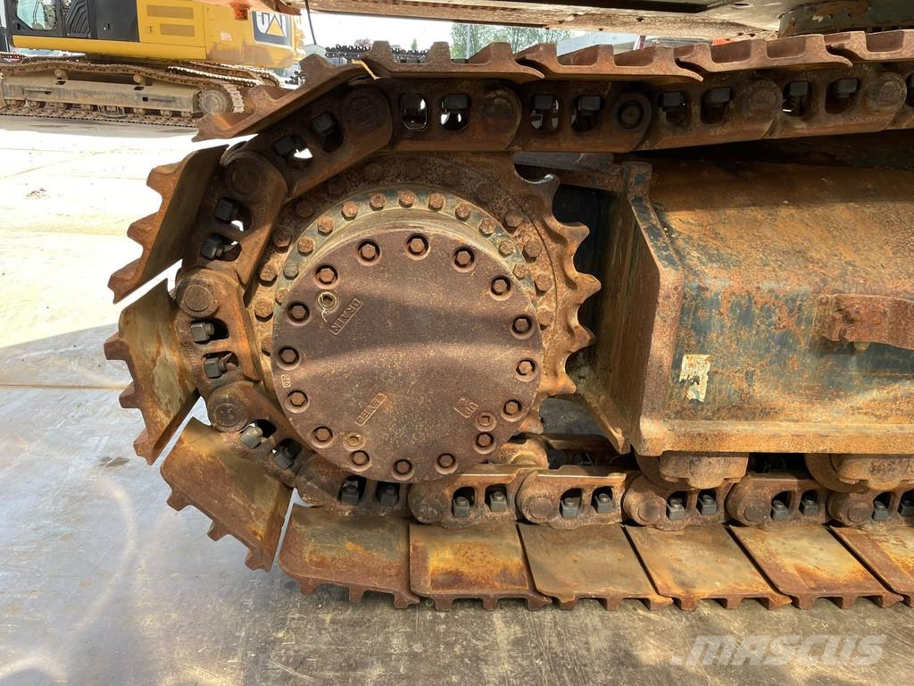 Hitachi ZX300LCN-6 Bageri guseničari