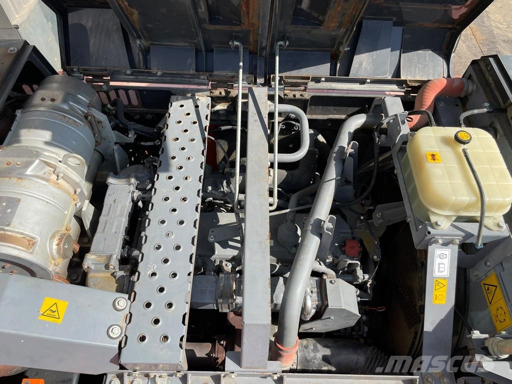 Hitachi ZX300LCN-6 Bageri guseničari