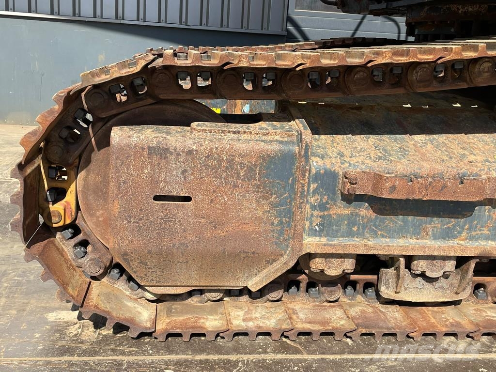 Hitachi ZX300LCN-6 Bageri guseničari