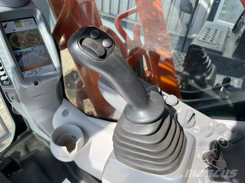Hitachi ZX300LCN-6 Bageri guseničari