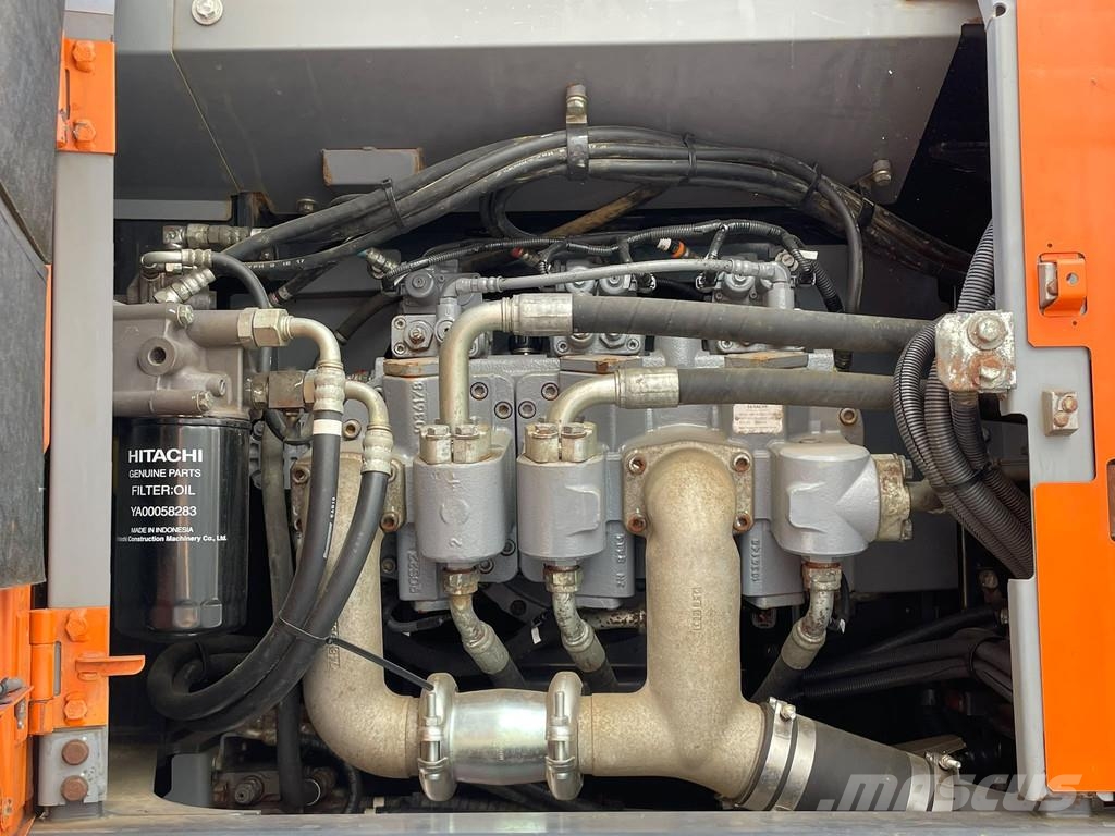 Hitachi ZX300LCN-6 Bageri guseničari