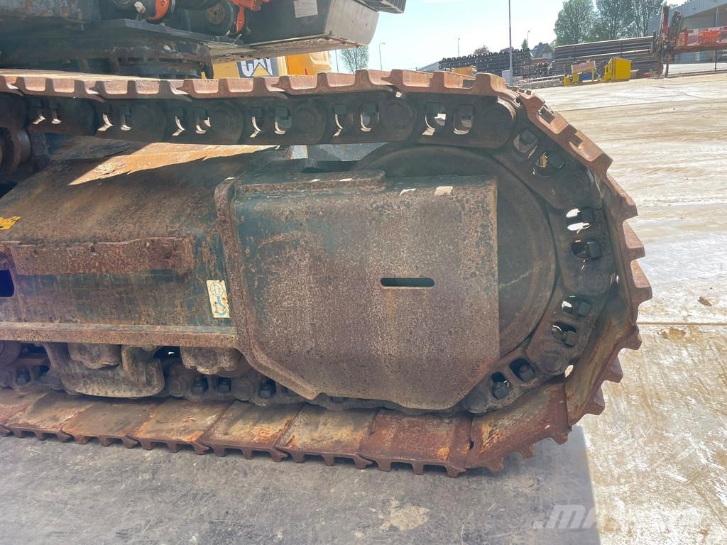 Hitachi ZX300LCN-6 Bageri guseničari
