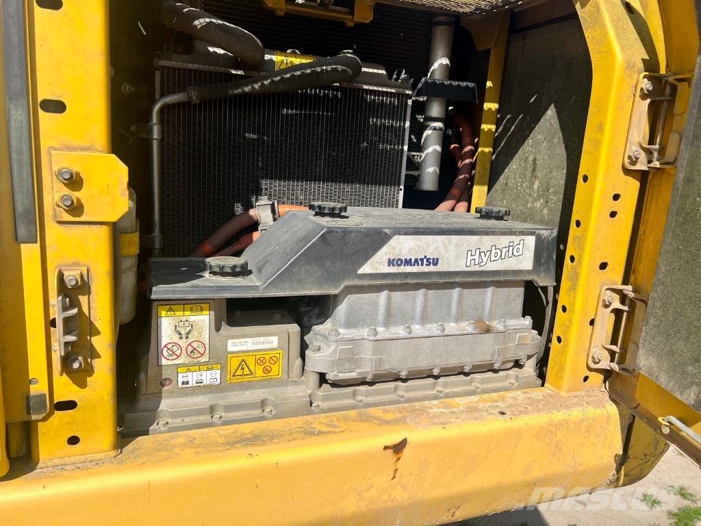 Komatsu HB215LC-1 Εκσκαφείς με ερπύστριες