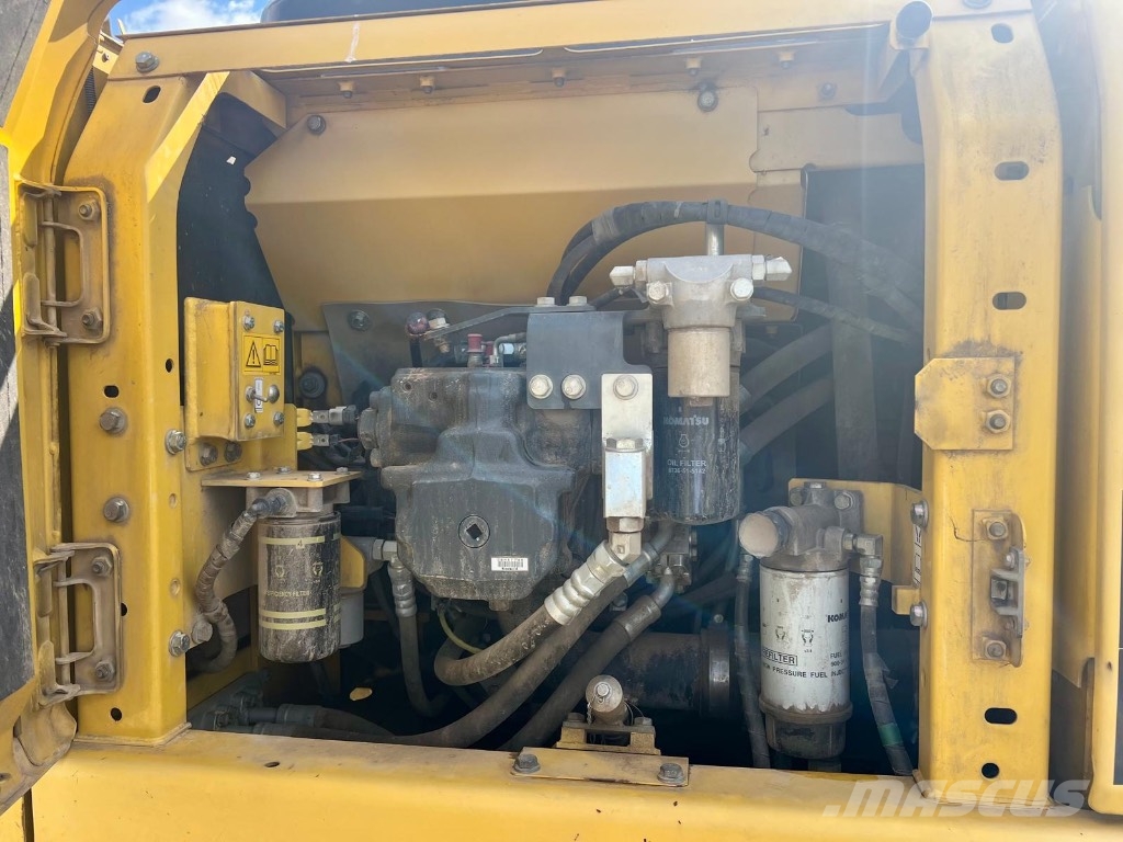 Komatsu HB215LC-1 Εκσκαφείς με ερπύστριες