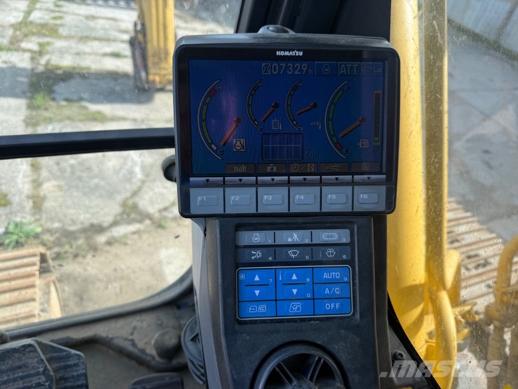 Komatsu HB215LC-1 Εκσκαφείς με ερπύστριες